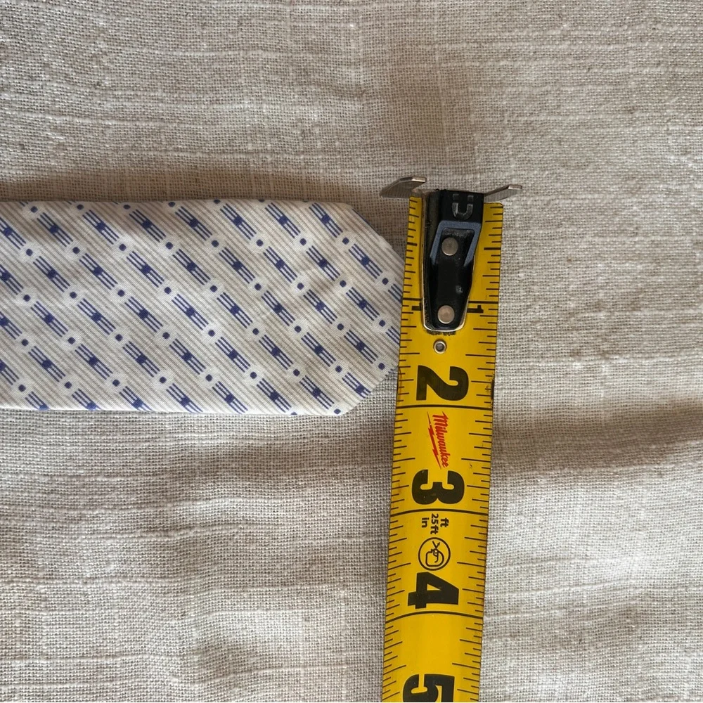 Light color tie for small boy